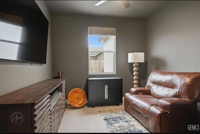 7808 Savannah Height Avenue, Bakersfield, CA 93313