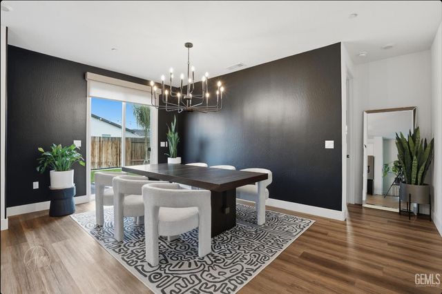 7808 Savannah Height Avenue, Bakersfield, CA 93313