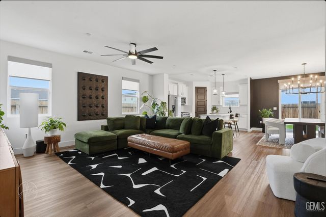 7808 Savannah Height Avenue, Bakersfield, CA 93313