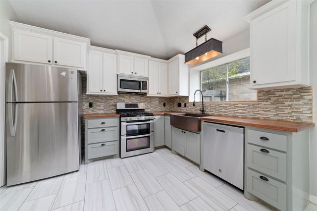 11439 Devencrest Drive, Houston, TX 77066