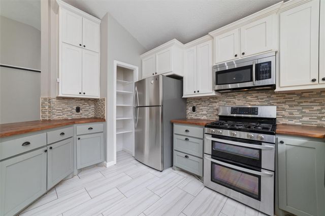 11439 Devencrest Drive, Houston, TX 77066