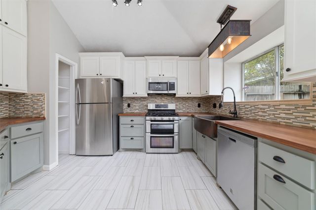 11439 Devencrest Drive, Houston, TX 77066