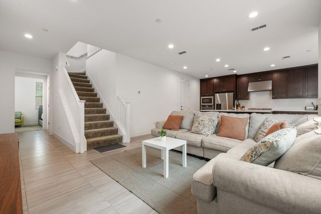 10 W Piazza St, Mountain House, CA 95391