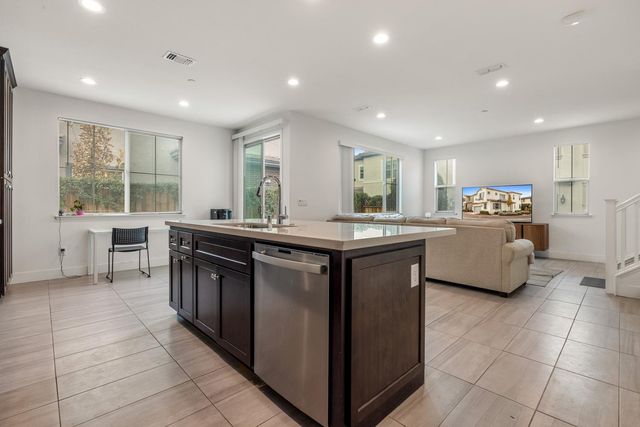 10 W Piazza St, Mountain House, CA 95391