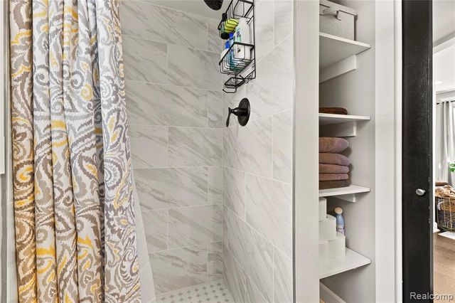 1906 Indianwood Road, Lake Orion, MI 48362