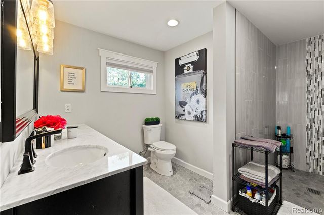 1906 Indianwood Road, Lake Orion, MI 48362