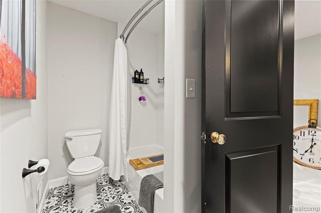 1906 Indianwood Road, Lake Orion, MI 48362