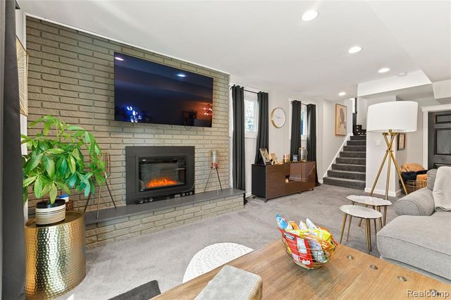 1906 Indianwood Road, Lake Orion, MI 48362