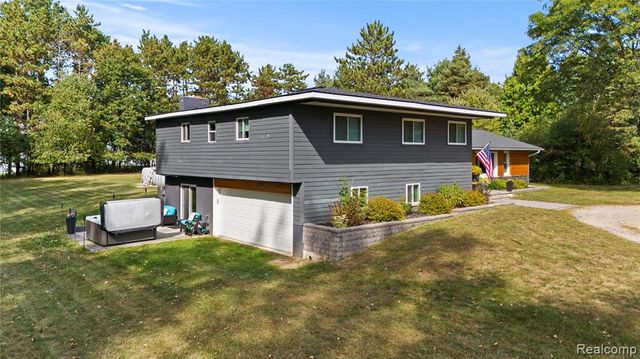 1906 Indianwood Road, Lake Orion, MI 48362