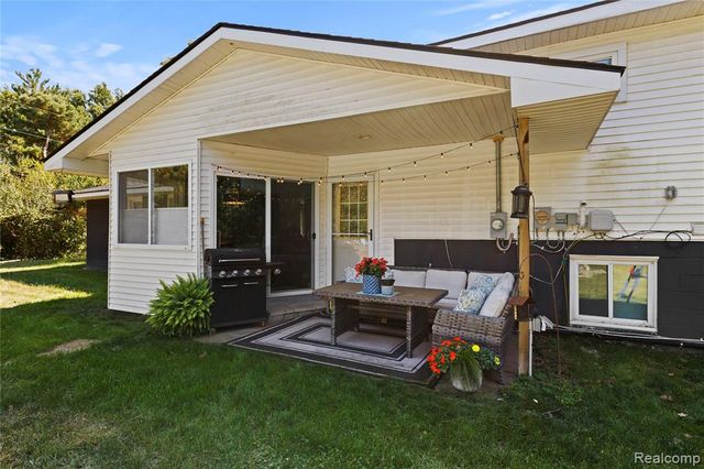 1906 Indianwood Road, Lake Orion, MI 48362