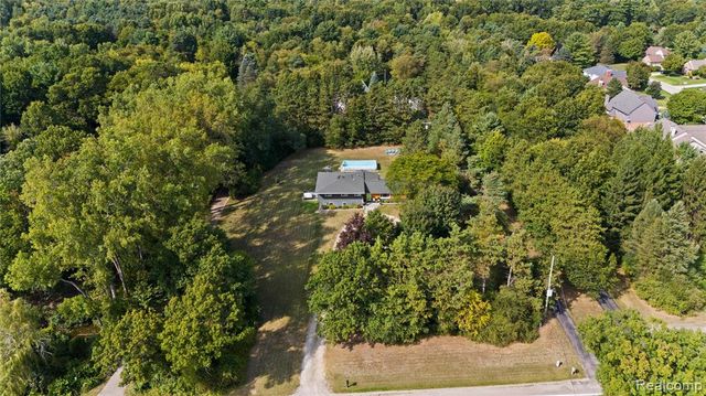 1906 Indianwood Road, Lake Orion, MI 48362