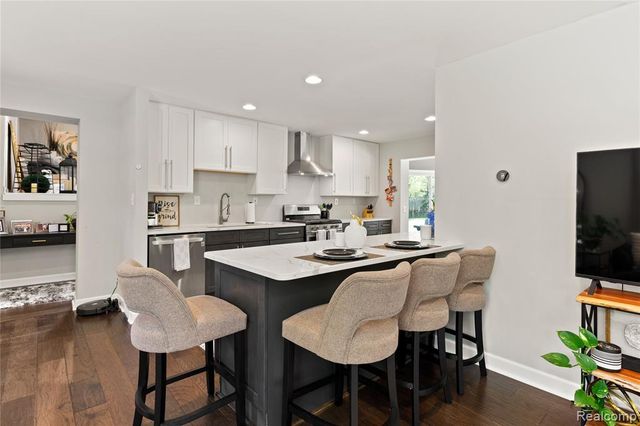 1906 Indianwood Road, Lake Orion, MI 48362