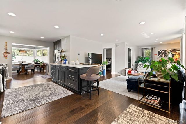 1906 Indianwood Road, Lake Orion, MI 48362