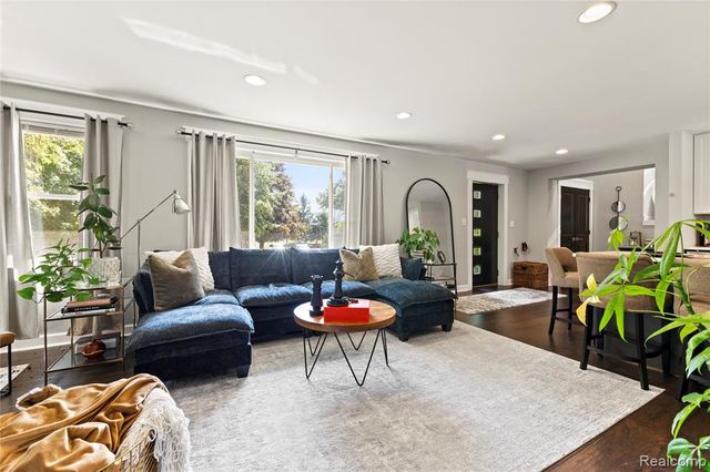 1906 Indianwood Road, Lake Orion, MI 48362