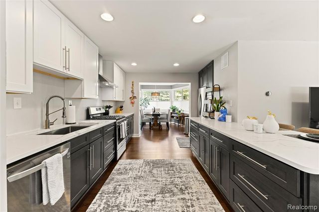 1906 Indianwood Road, Lake Orion, MI 48362