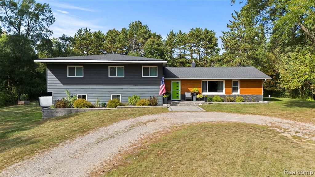1906 Indianwood Road, Lake Orion, MI 48362