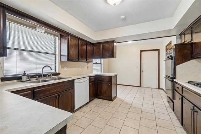2013 Tanglewood Drive, Edmond, OK 73013