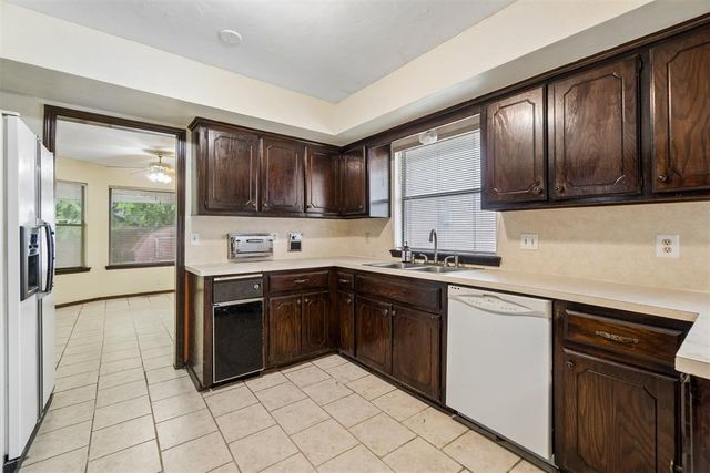 2013 Tanglewood Drive, Edmond, OK 73013