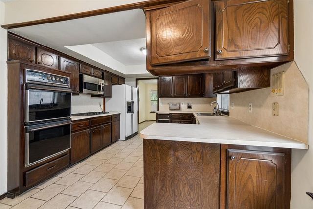 2013 Tanglewood Drive, Edmond, OK 73013