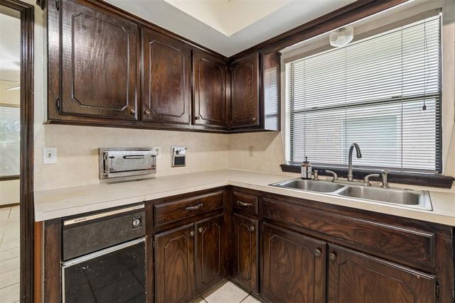 2013 Tanglewood Drive, Edmond, OK 73013