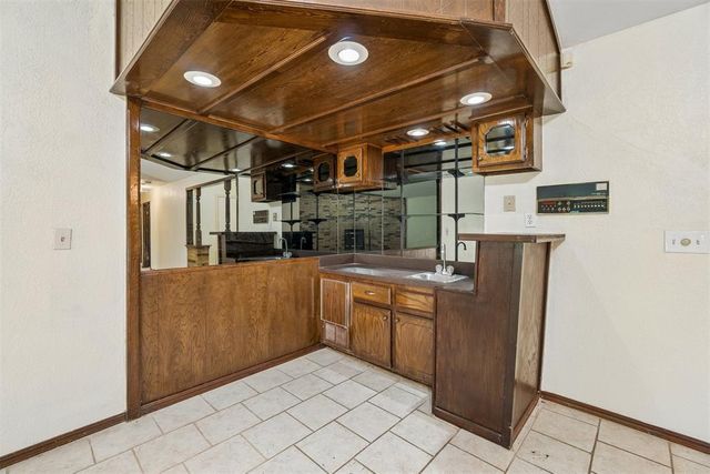 2013 Tanglewood Drive, Edmond, OK 73013