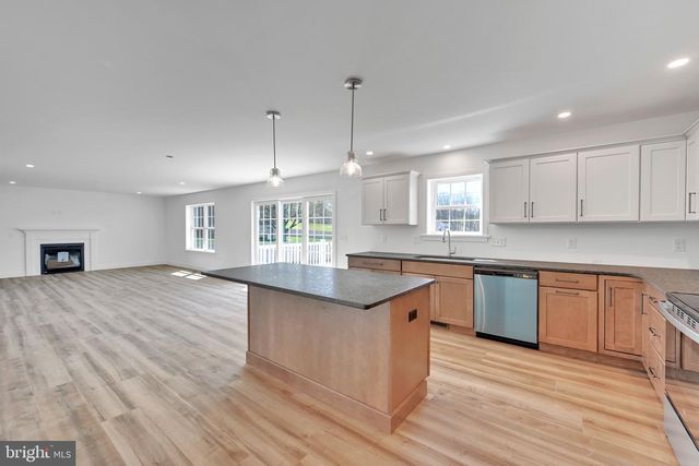 327 W FRITZ AVE, Quarryville, PA 17566