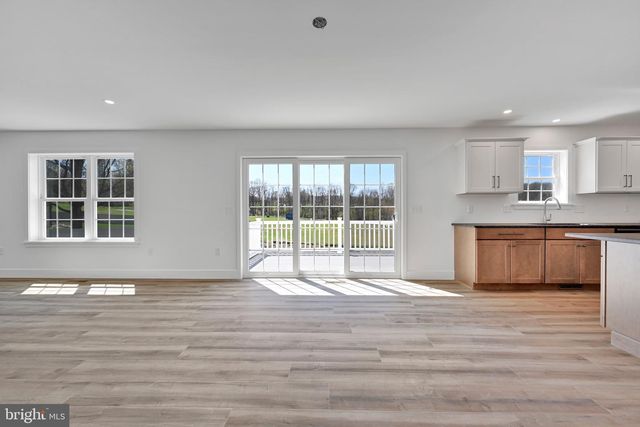 327 W FRITZ AVE, Quarryville, PA 17566