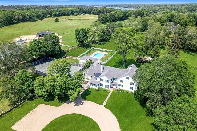 31 Lambert's Cove Rd., Tisbury, MA 02568