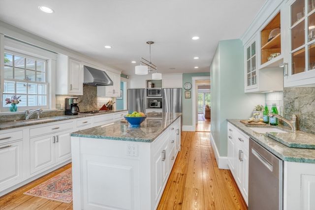 31 Lambert's Cove Rd., Tisbury, MA 02568