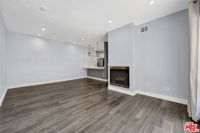 156 S Oak Knoll Avenue 101, Pasadena, CA 91101