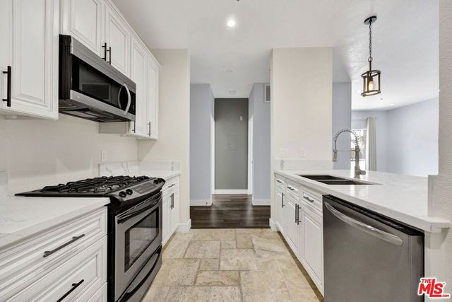 156 S Oak Knoll Avenue 101, Pasadena, CA 91101