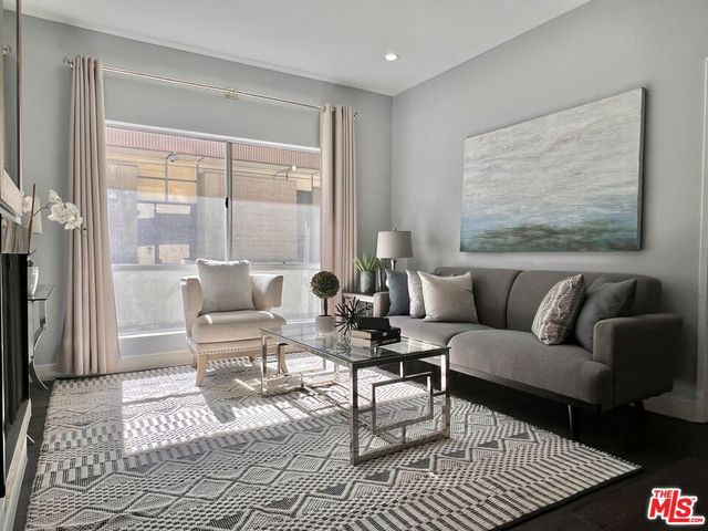 156 S Oak Knoll Avenue 101, Pasadena, CA 91101