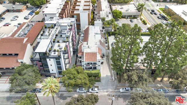 156 S Oak Knoll Avenue 101, Pasadena, CA 91101