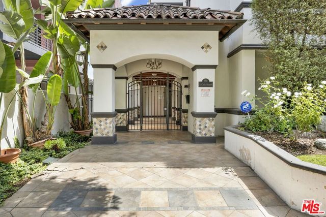 156 S Oak Knoll Avenue 101, Pasadena, CA 91101