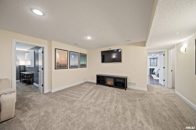 4501 W 14TH Street, Davenport, IA 52804