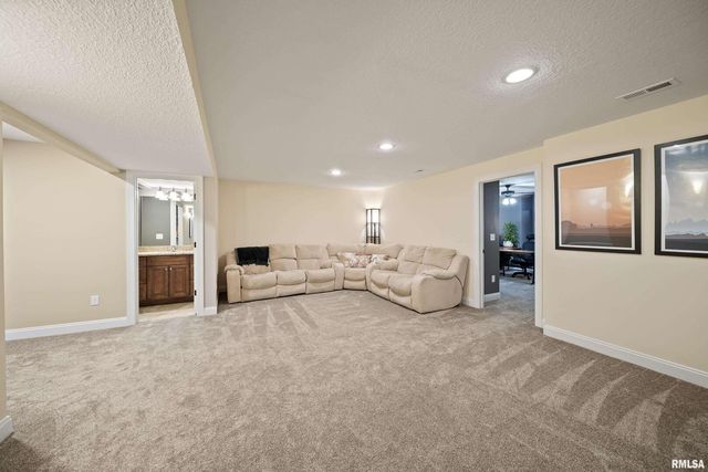 4501 W 14TH Street, Davenport, IA 52804