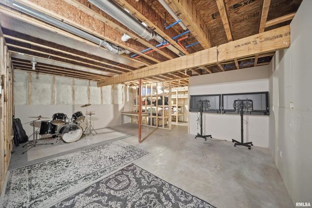 4501 W 14TH Street, Davenport, IA 52804