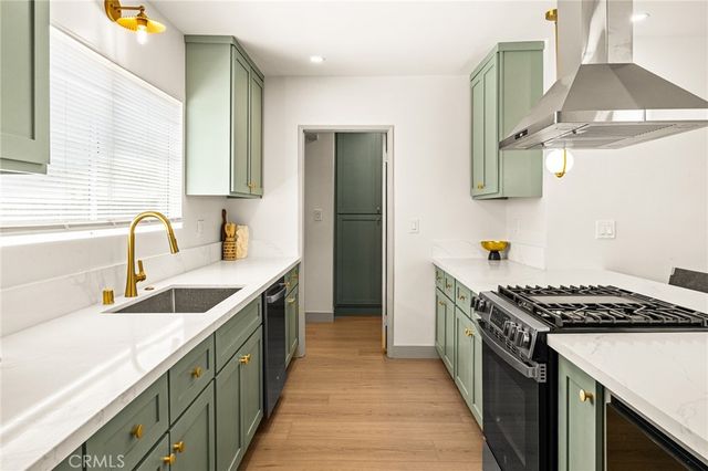 1132 W 56th, Los Angeles, CA 90037