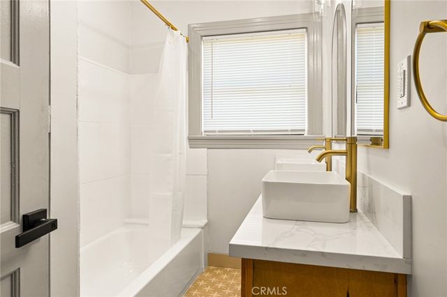 1132 W 56th, Los Angeles, CA 90037