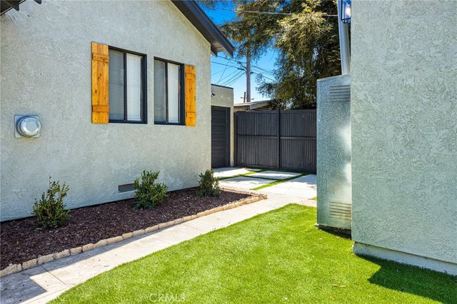 1132 W 56th, Los Angeles, CA 90037