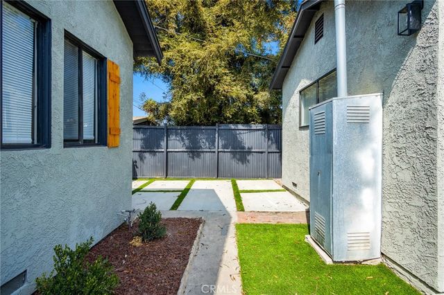 1132 W 56th, Los Angeles, CA 90037