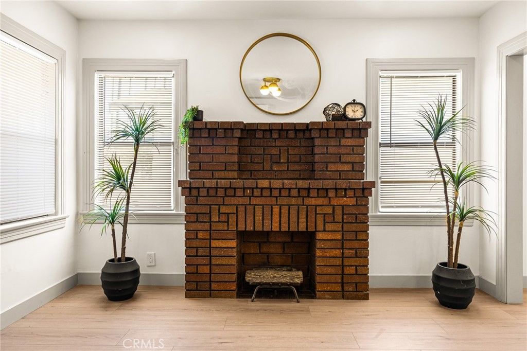 Image 11 of property listing at 1132 W 56th, Los Angeles, CA 90037