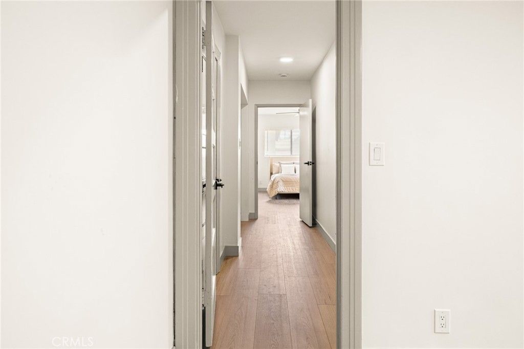 Image 17 of property listing at 1132 W 56th, Los Angeles, CA 90037