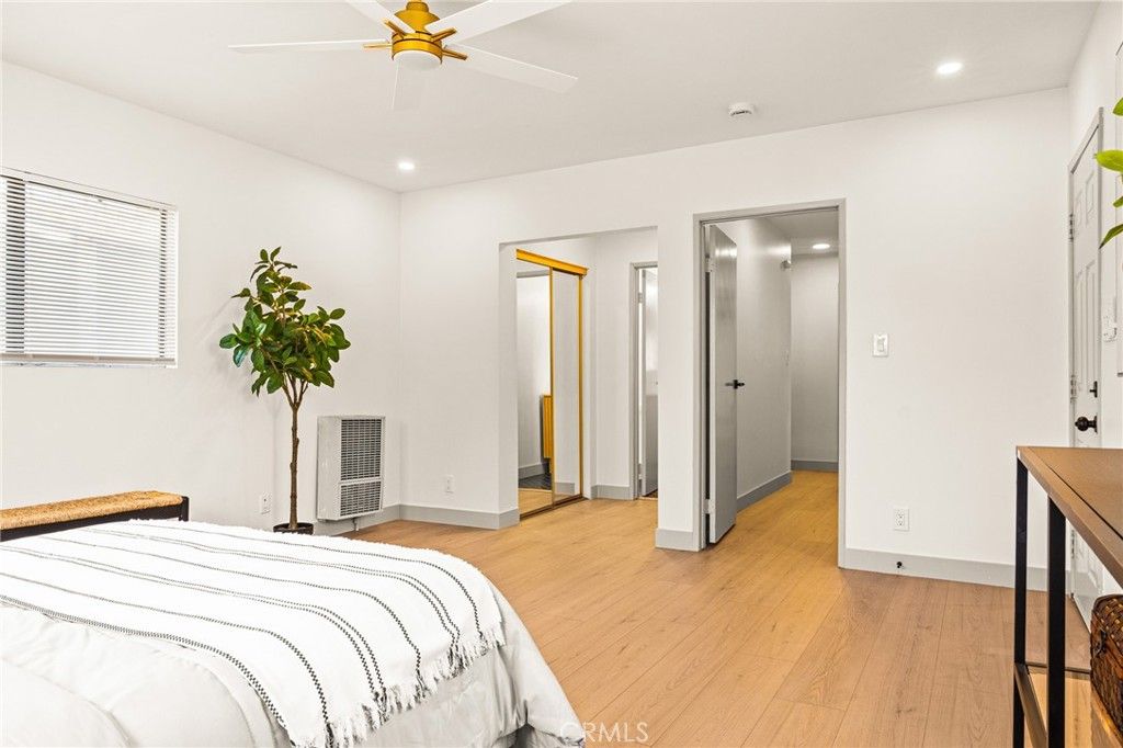 Image 19 of property listing at 1132 W 56th, Los Angeles, CA 90037