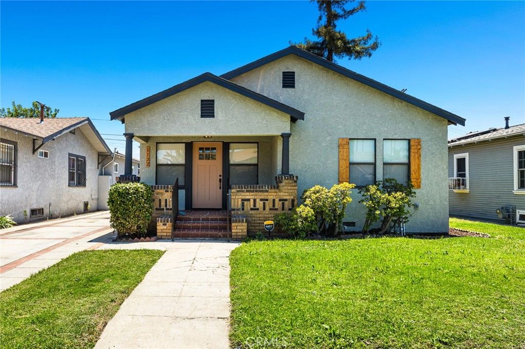 Image 2 of property listing at 1132 W 56th, Los Angeles, CA 90037