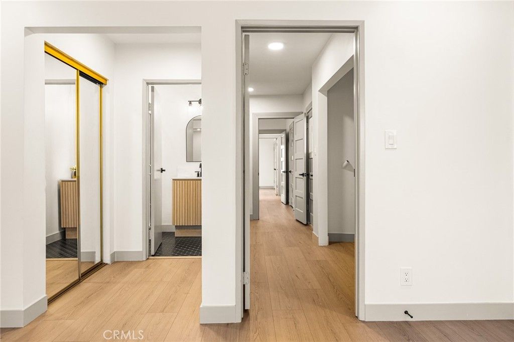 Image 20 of property listing at 1132 W 56th, Los Angeles, CA 90037