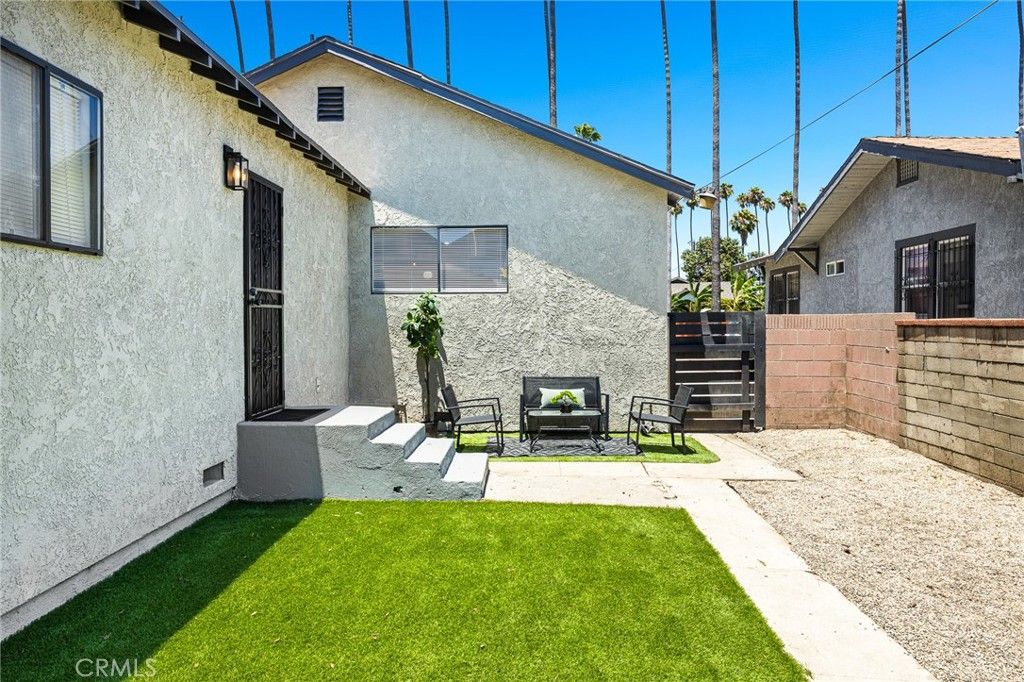 Image 25 of property listing at 1132 W 56th, Los Angeles, CA 90037