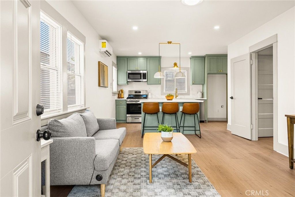 Image 29 of property listing at 1132 W 56th, Los Angeles, CA 90037