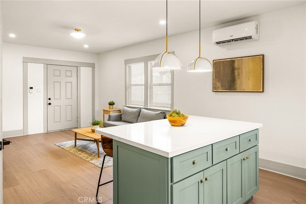 Image 31 of property listing at 1132 W 56th, Los Angeles, CA 90037