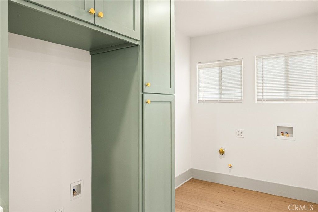 Image 33 of property listing at 1132 W 56th, Los Angeles, CA 90037